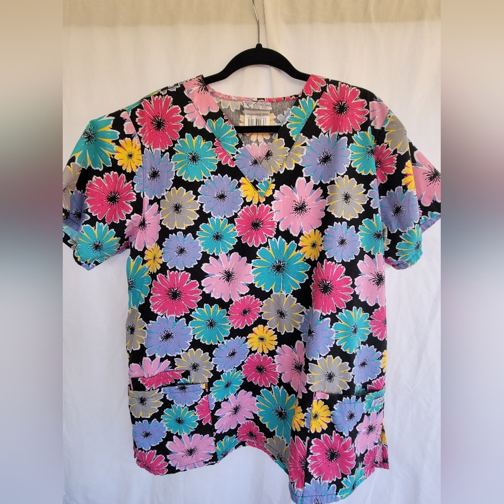 UA Scrubs Large Vibrant Floral Scrub Top with Pockets.